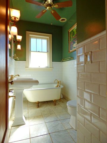 121 Monroe Avenue, Elgin, IL 60123