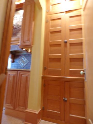 121 Monroe Avenue, Elgin, IL 60123