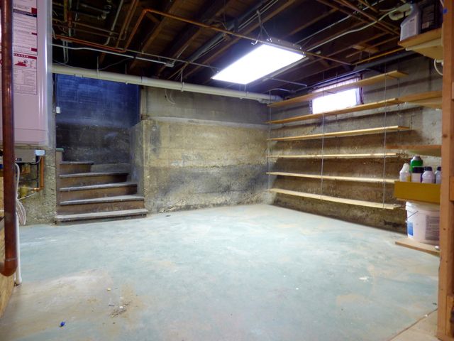 121 Monroe Avenue, Elgin, IL 60123