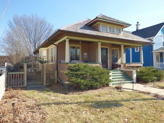 121 Monroe Avenue, Elgin, IL 60123