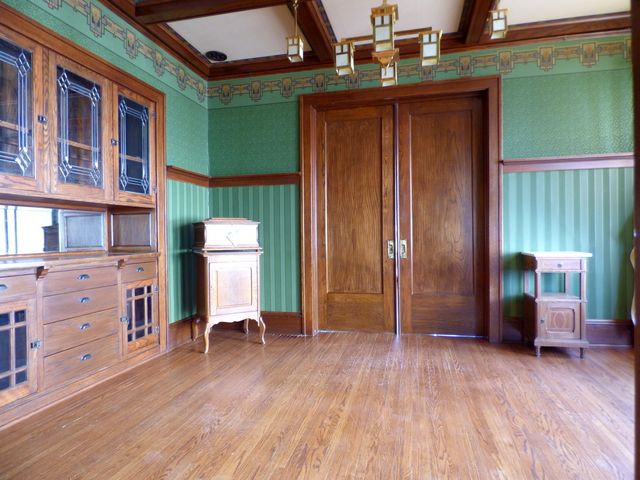 121 Monroe Avenue, Elgin, IL 60123