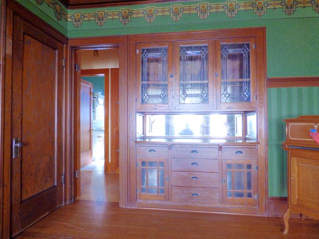 121 Monroe Avenue, Elgin, IL 60123