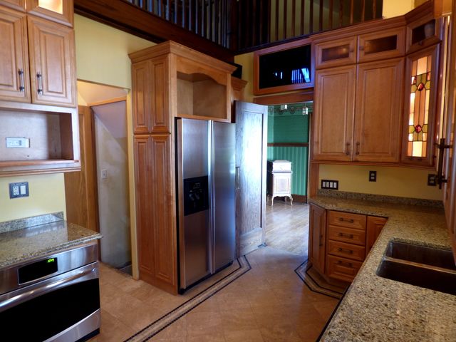 121 Monroe Avenue, Elgin, IL 60123