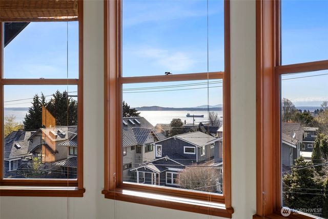 1524 10th Avenue W, Seattle, WA 98119