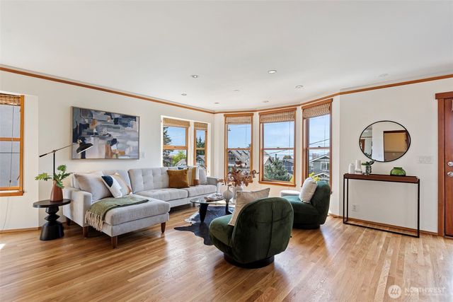 1524 10th Avenue W, Seattle, WA 98119