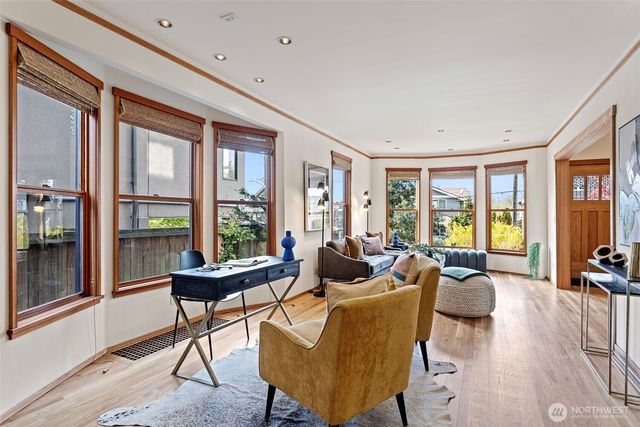 1524 10th Avenue W, Seattle, WA 98119