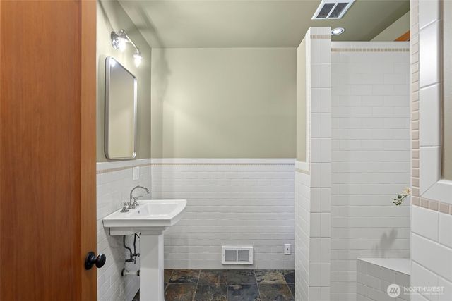 1524 10th Avenue W, Seattle, WA 98119