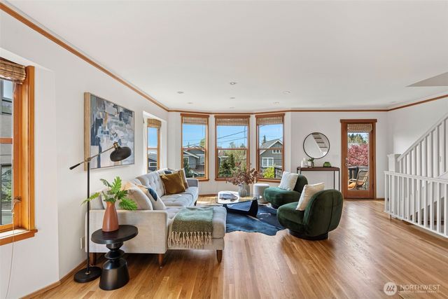 1524 10th Avenue W, Seattle, WA 98119