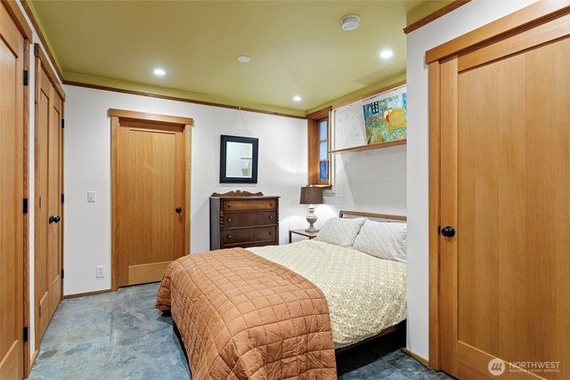 1524 10th Avenue W, Seattle, WA 98119