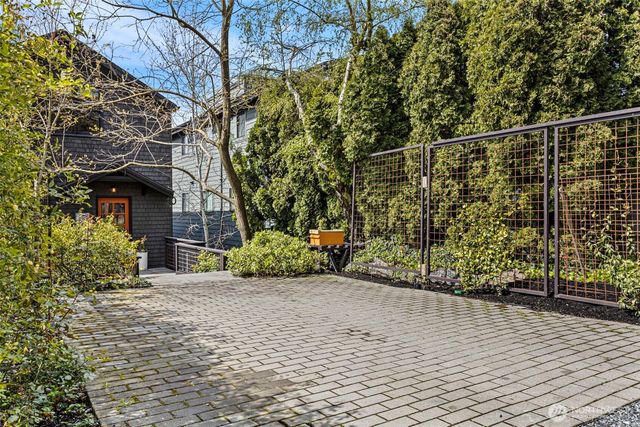 1524 10th Avenue W, Seattle, WA 98119