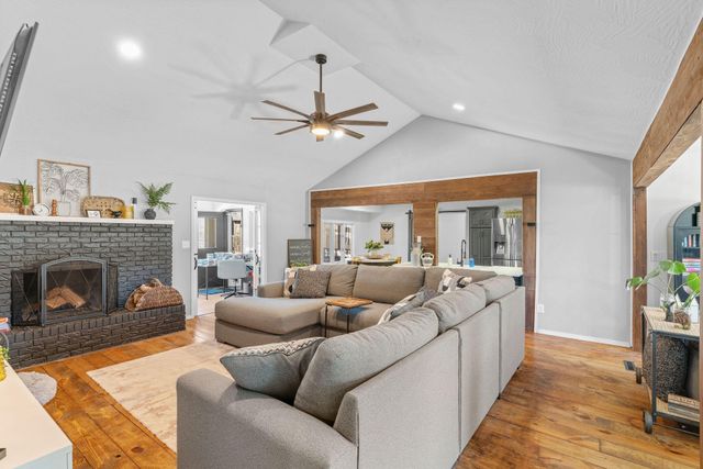 109 W Oak Street, Nixa, MO 65714