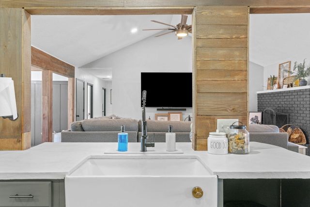 109 W Oak Street, Nixa, MO 65714