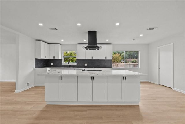 5762 Birdwood Road, Houston, TX 77096