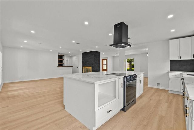 5762 Birdwood Road, Houston, TX 77096
