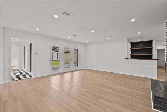 5762 Birdwood Road, Houston, TX 77096