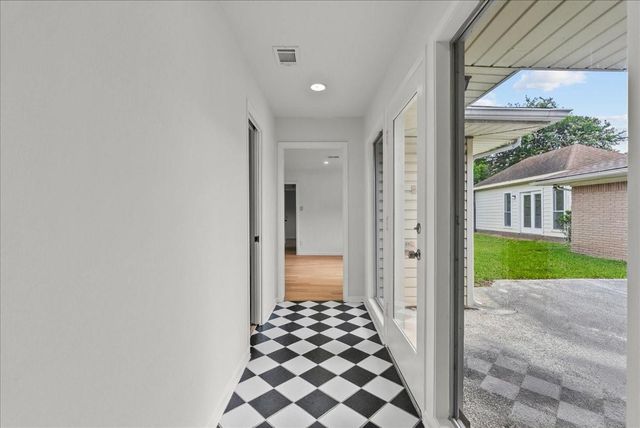 5762 Birdwood Road, Houston, TX 77096