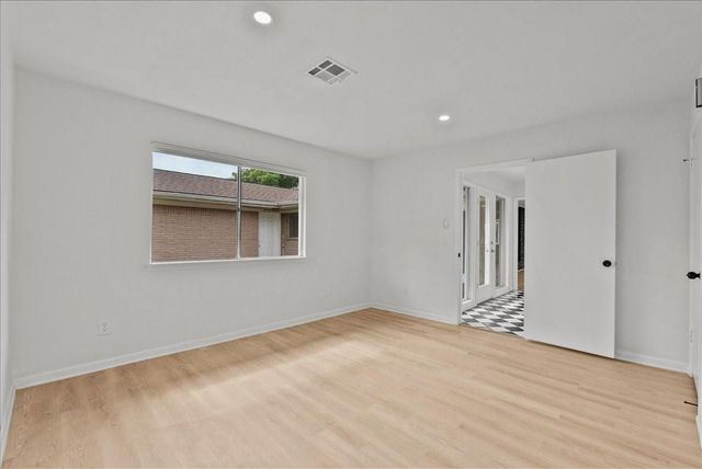 5762 Birdwood Road, Houston, TX 77096