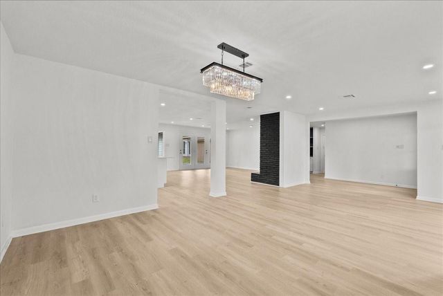 5762 Birdwood Road, Houston, TX 77096