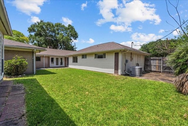 5762 Birdwood Road, Houston, TX 77096