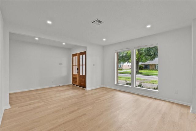 5762 Birdwood Road, Houston, TX 77096