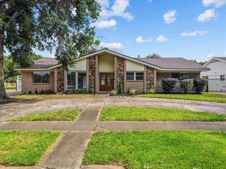 5762 Birdwood Road, Houston, TX 77096