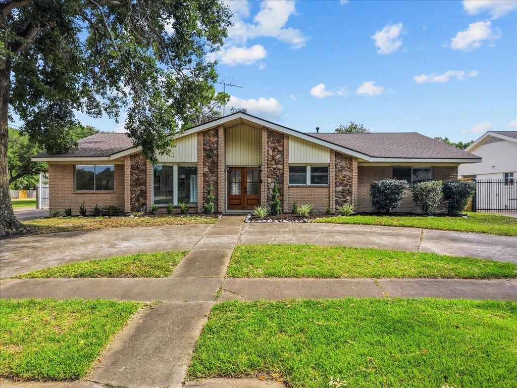 5762 Birdwood Road, Houston, TX 77096