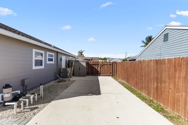 7937 Ridgewood Drive, Lake Worth, FL 33467