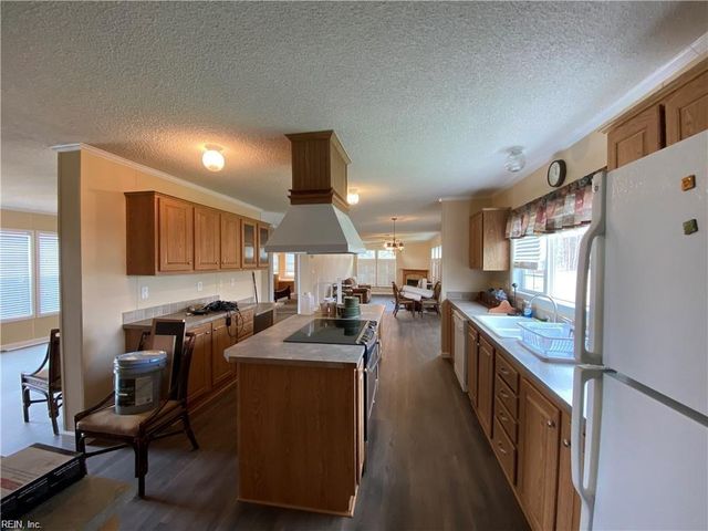 2600 Badger RD, Suffolk, VA 23434