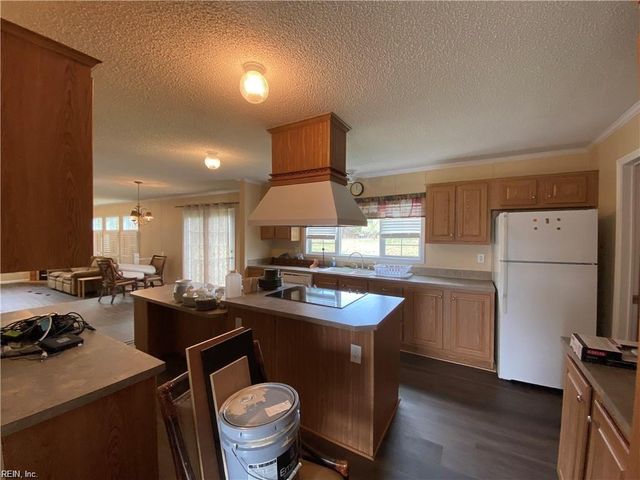 2600 Badger RD, Suffolk, VA 23434