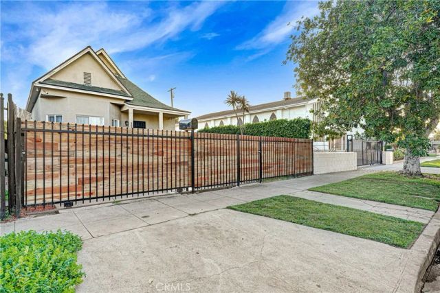 1782 w 36th pl, Los Angeles, CA 90018