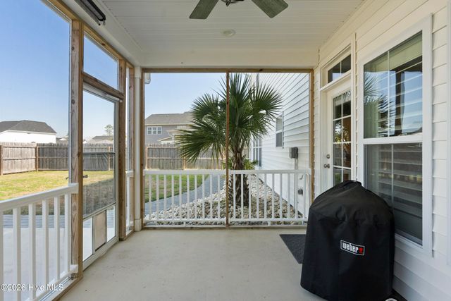 21 Violetear Ridge, Hampstead, NC 28443