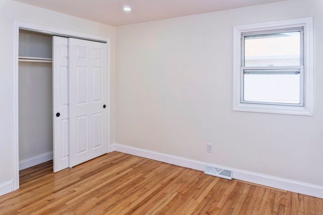 32 Turnpike St, North Andover, MA 01845