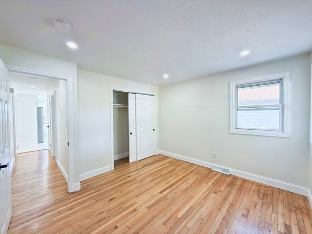 32 Turnpike St, North Andover, MA 01845