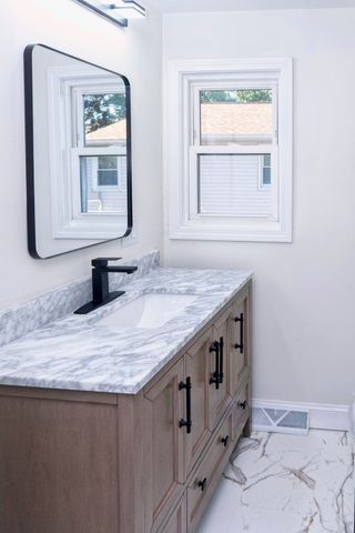 32 Turnpike St, North Andover, MA 01845