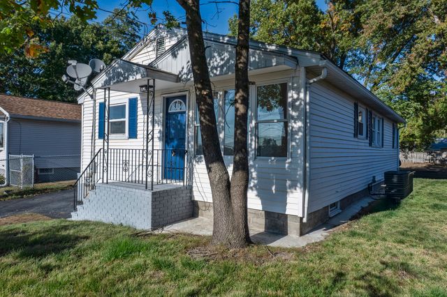 32 Turnpike St, North Andover, MA 01845