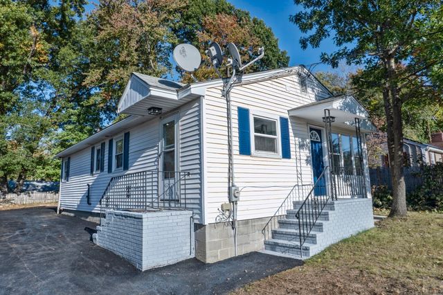 32 Turnpike St, North Andover, MA 01845