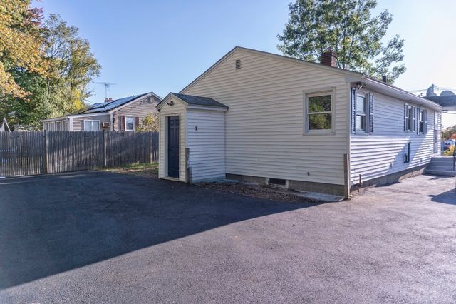32 Turnpike St, North Andover, MA 01845