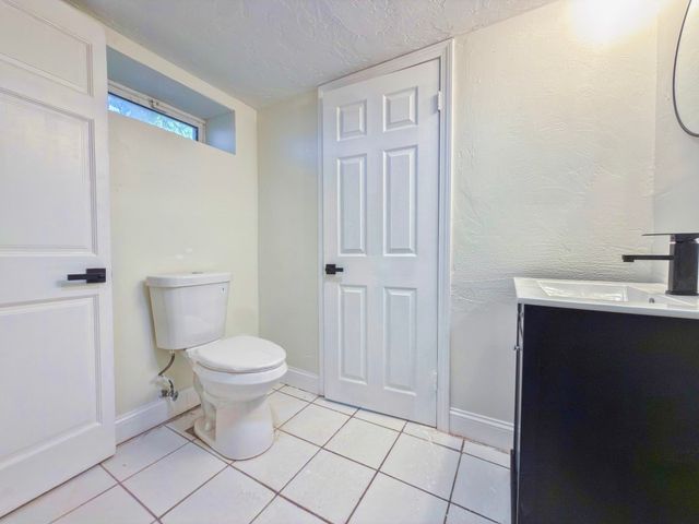 32 Turnpike St, North Andover, MA 01845
