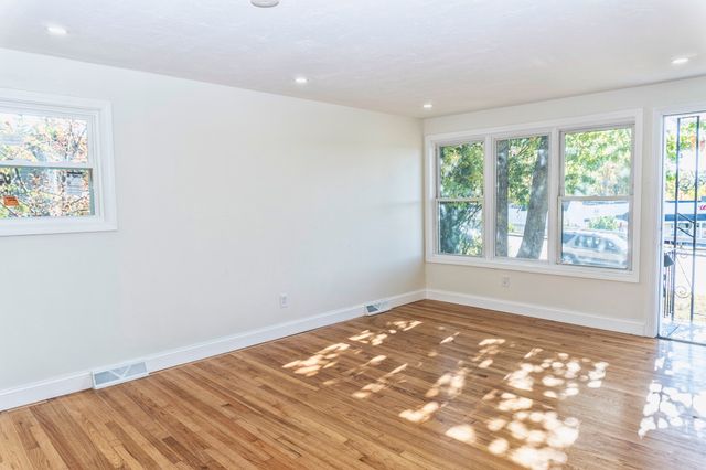 32 Turnpike St, North Andover, MA 01845