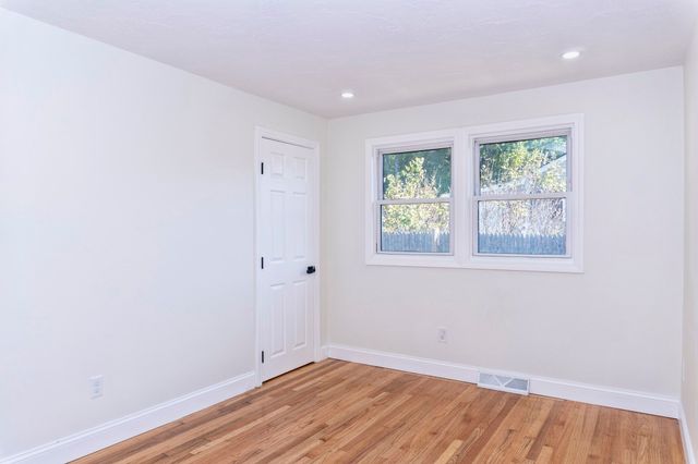 32 Turnpike St, North Andover, MA 01845