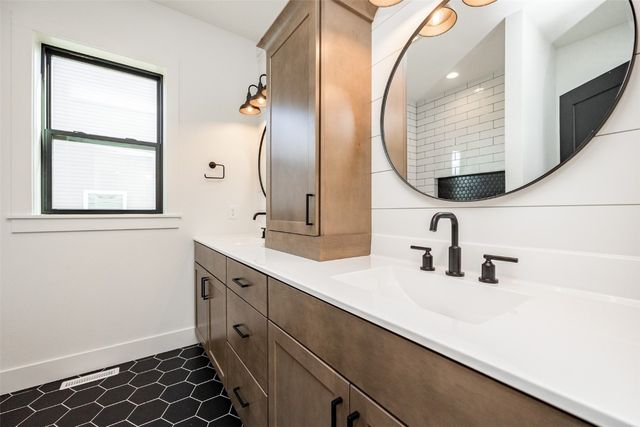 1080 Everdeen Court, Marion, IA 52302