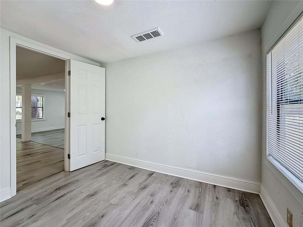 Image 14 of property listing at 8414 N 20TH STREET, Tampa, FL 33604