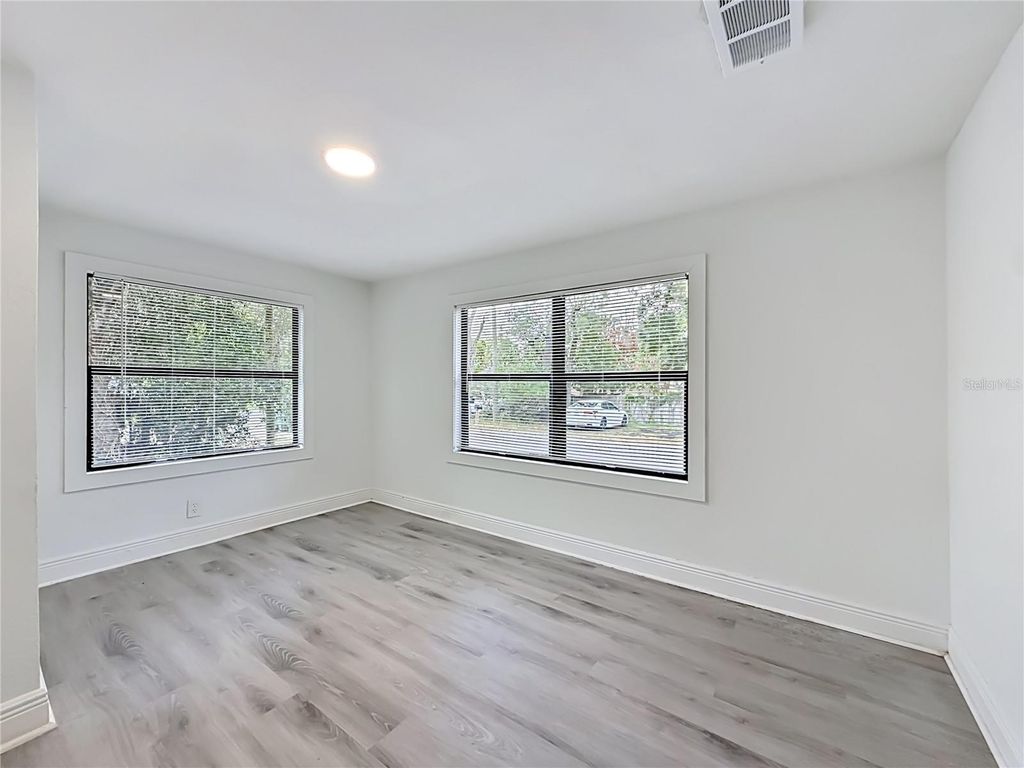 Image 18 of property listing at 8414 N 20TH STREET, Tampa, FL 33604