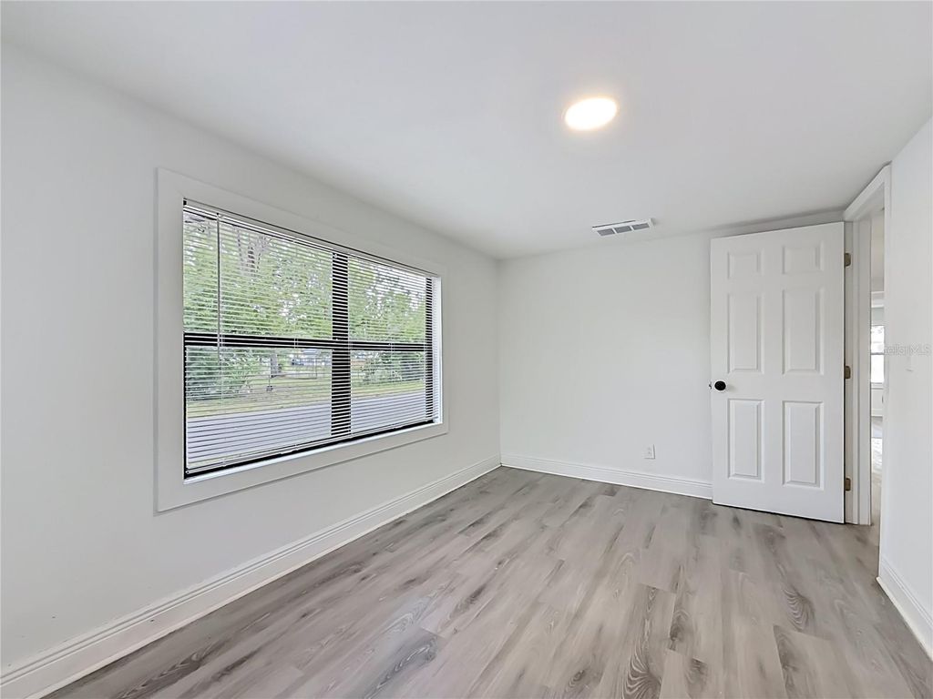 Image 19 of property listing at 8414 N 20TH STREET, Tampa, FL 33604