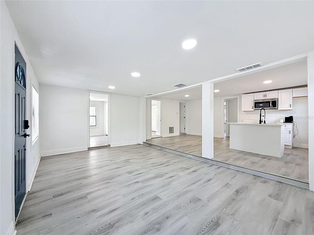 Image 3 of property listing at 8414 N 20TH STREET, Tampa, FL 33604
