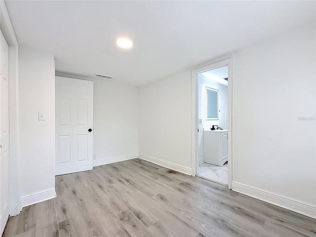 Image 25 of property listing at 8414 N 20TH STREET, Tampa, FL 33604