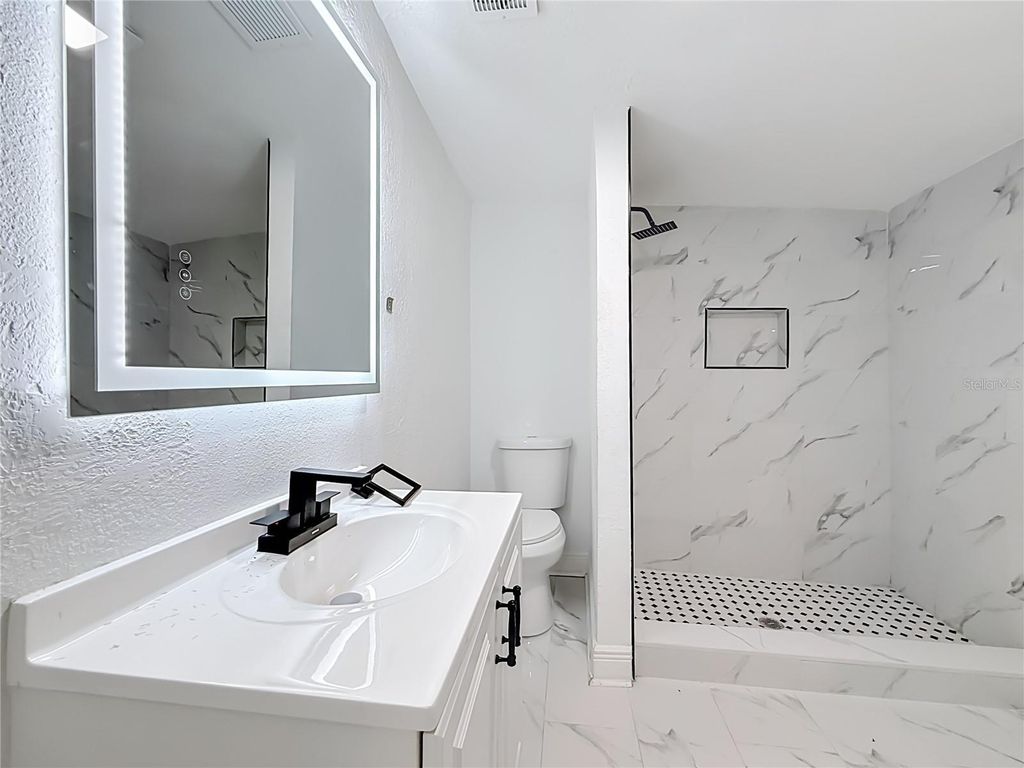 Image 26 of property listing at 8414 N 20TH STREET, Tampa, FL 33604