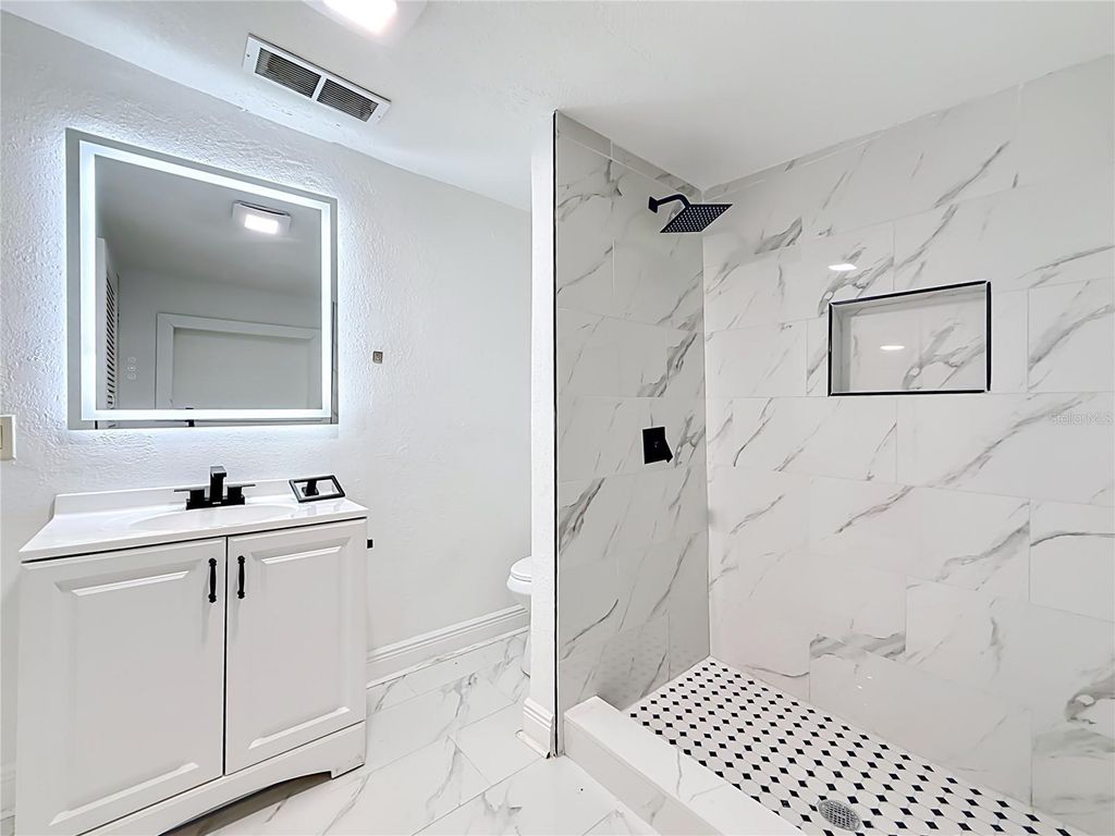 Image 28 of property listing at 8414 N 20TH STREET, Tampa, FL 33604