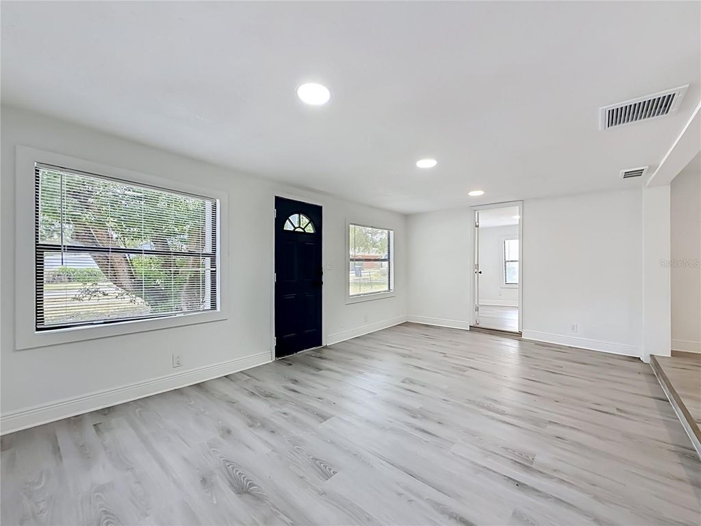 Image 4 of property listing at 8414 N 20TH STREET, Tampa, FL 33604