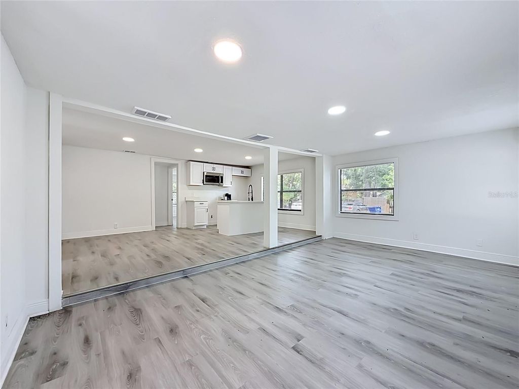 Image 5 of property listing at 8414 N 20TH STREET, Tampa, FL 33604